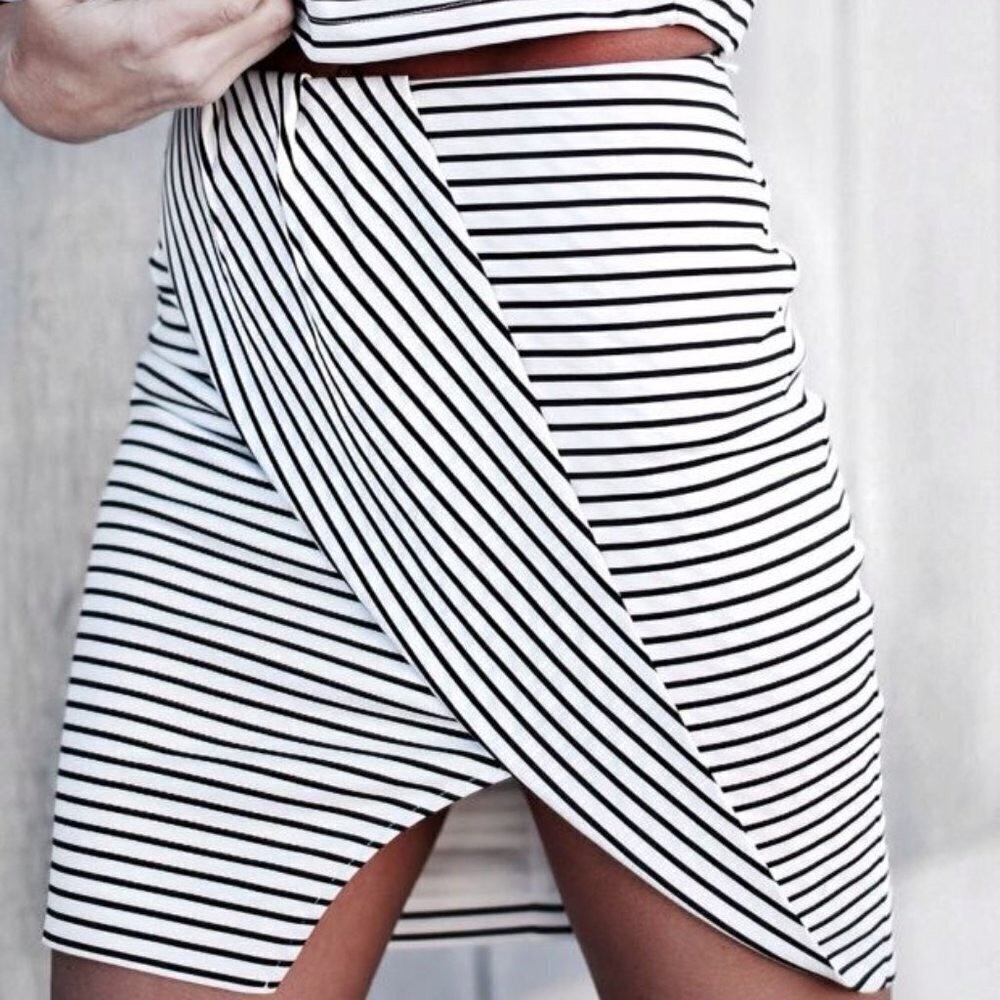 ✅ NWOT Finders Keepers | Tightrope Skirt BLACK‎ AND WHITE SIZE MEDIUM